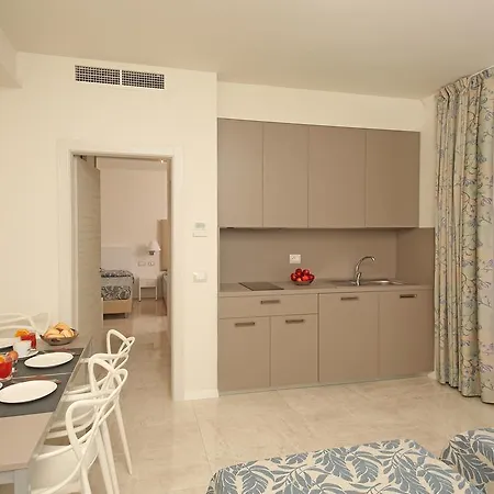 Hotell Hotel Holiday 3*